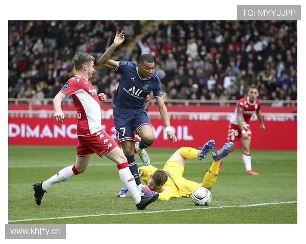 姆巴佩家的冰箱里塞满了能量饮料，连矿泉水都得排队